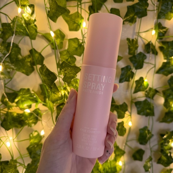 New In Box Kylie Cosmetics Setting Spray 100mL Never Used - Picture 1 of 2
